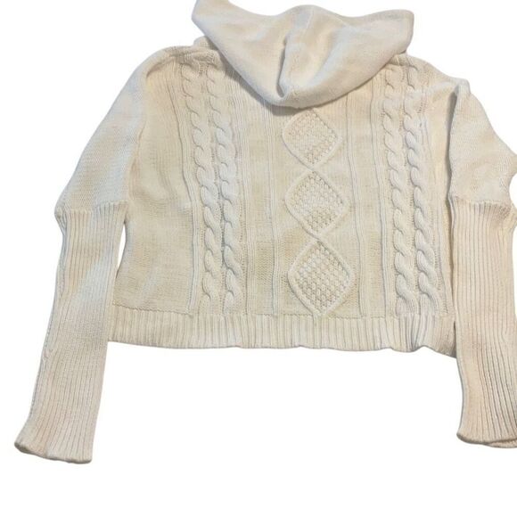 Olivaceous Hooded Cableknit Sweater. Small White. Cropped, oversize. 100% cotton - Picture 11 of 16